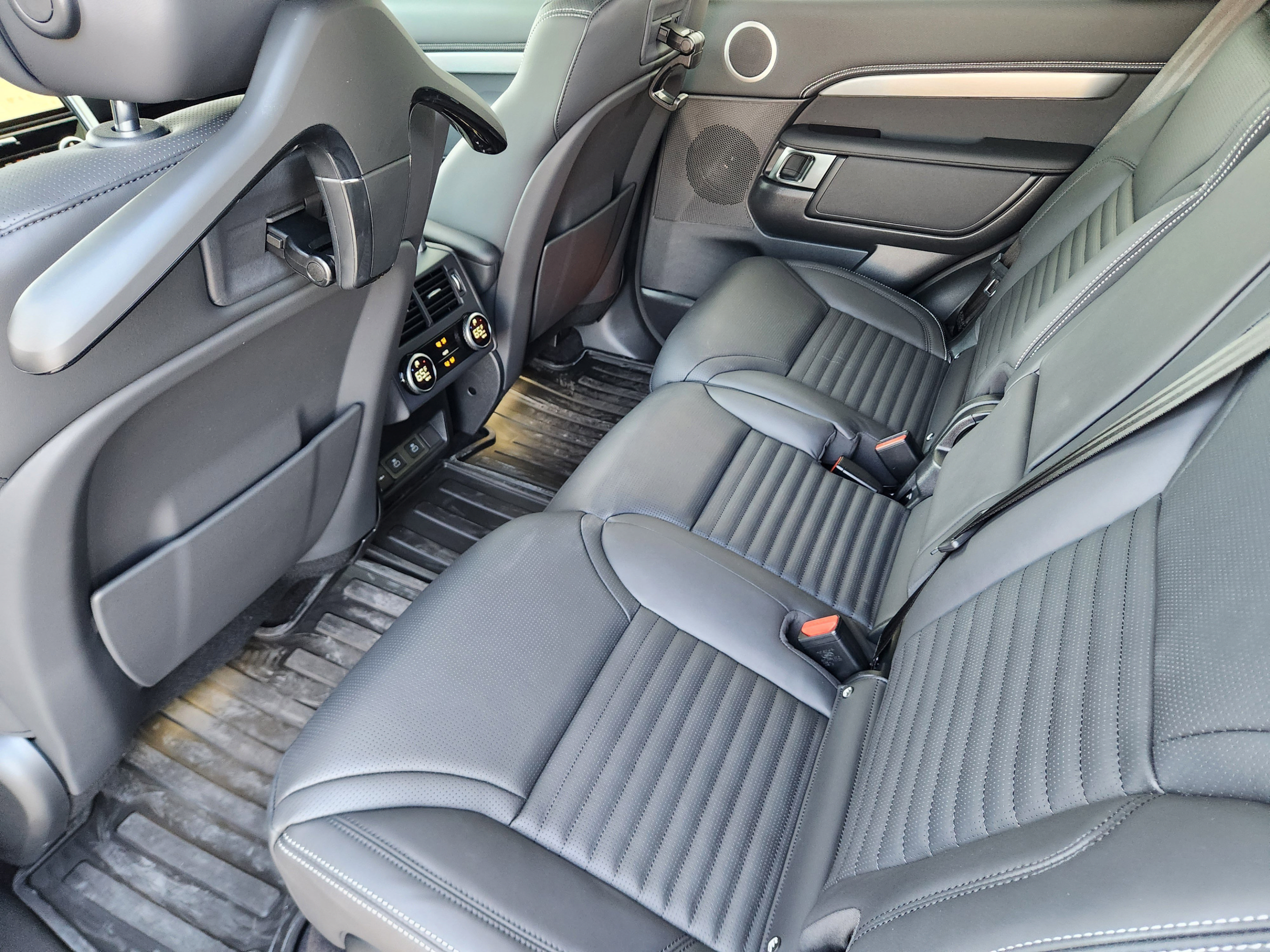 New 2025 Land Rover Discovery Dynamic SE AWD/4WD image 24