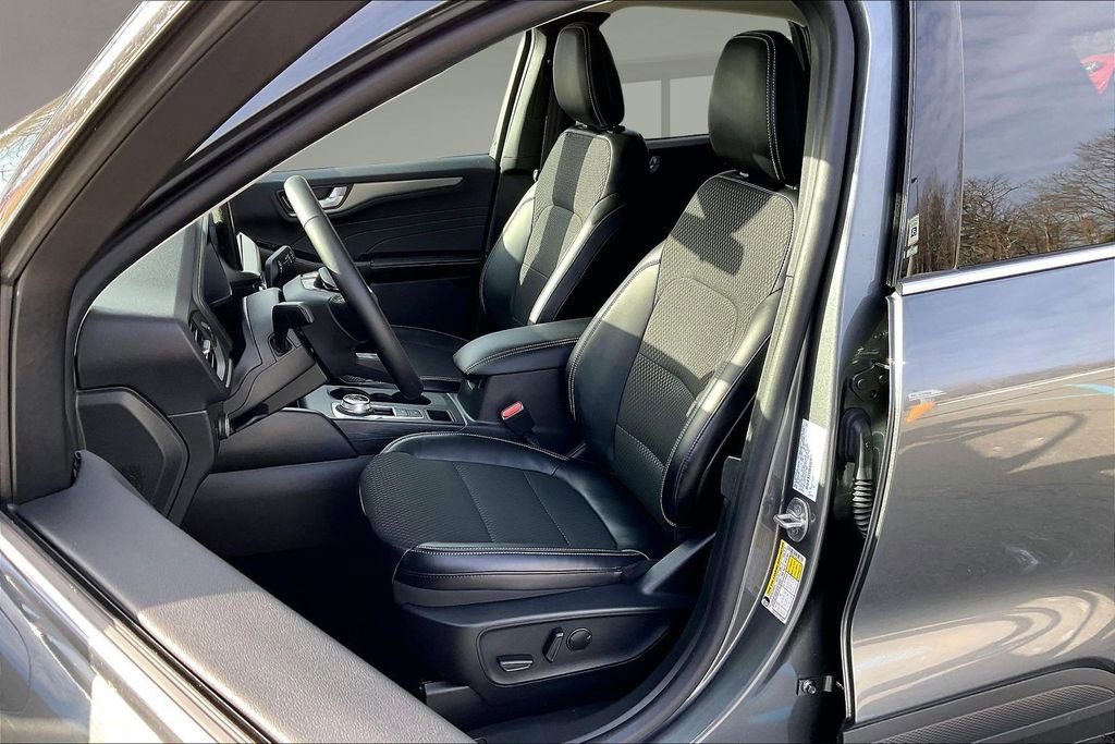 Used 2025 Ford Escape SE image 20