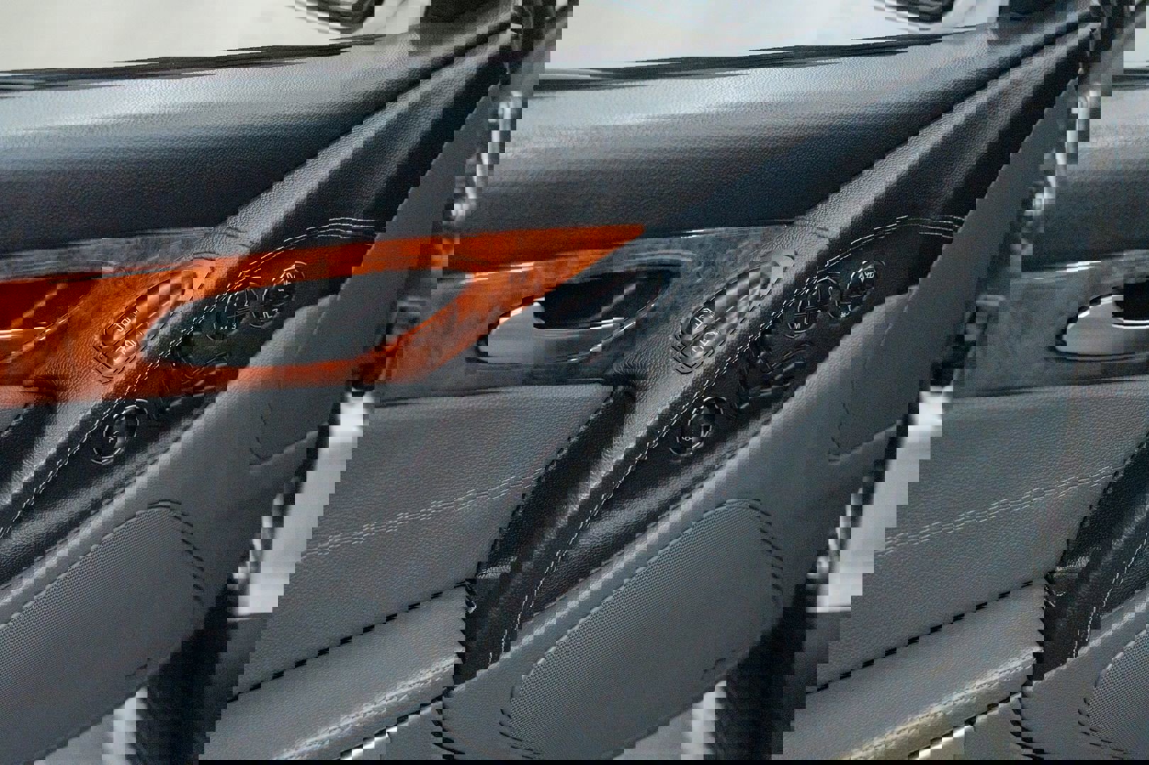 Used 2004 Mercedes-Benz SL 55 AMG image 17