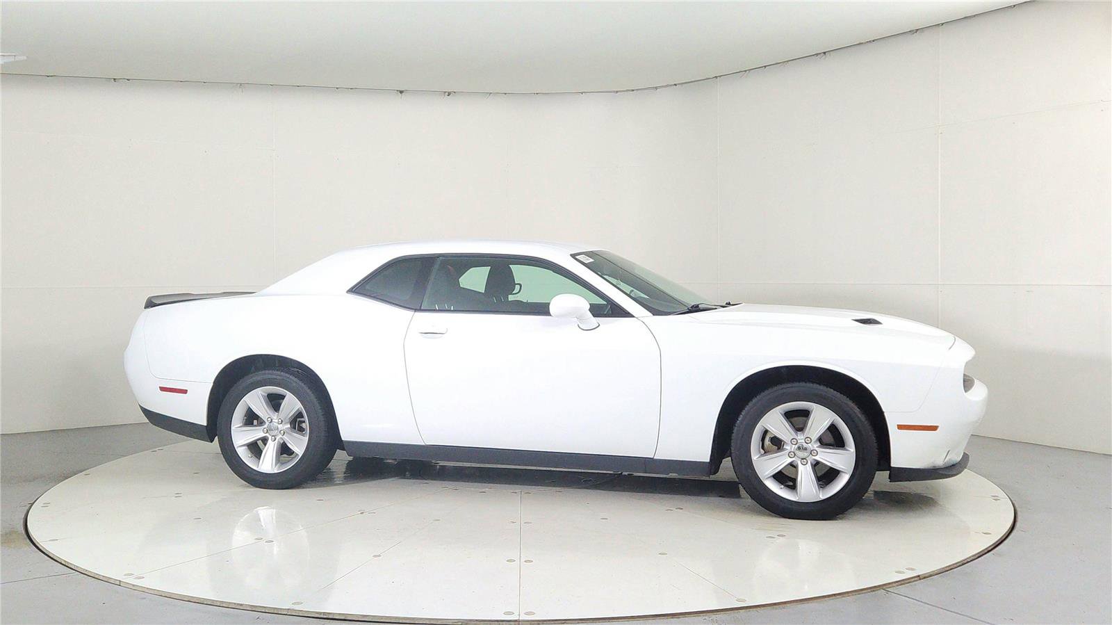 Used 2023 Dodge Challenger SXT image 8