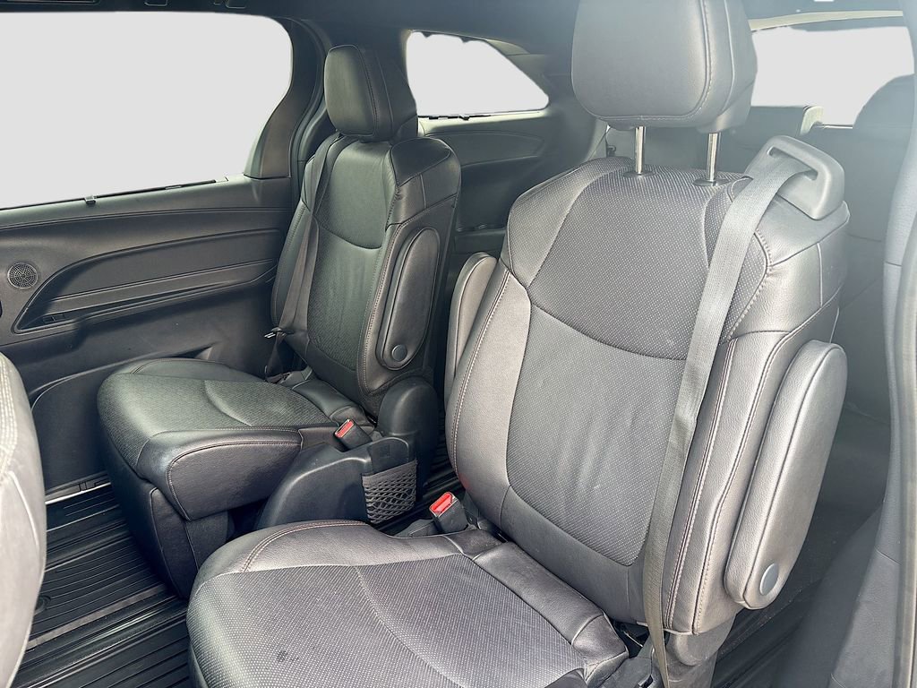 Used 2025 Toyota Sienna Limited image 26