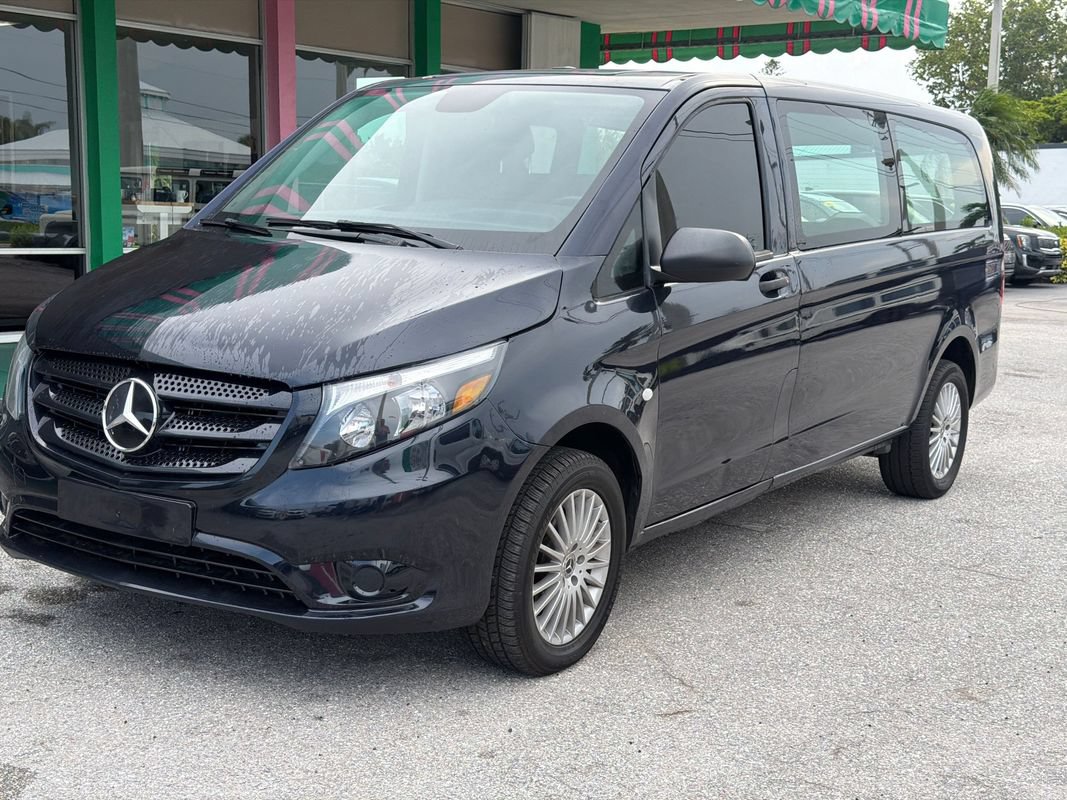 Used 2022 Mercedes-Benz Metris image 1