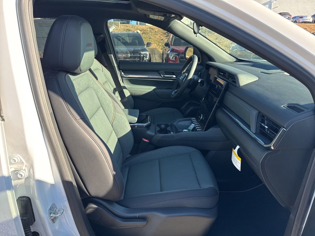 New 2026 GMC Terrain AT4 w/ LPO, Black Badging Package image 22