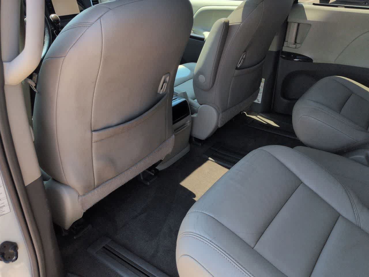 Used 2015 Toyota Sienna XLE FWD image 17