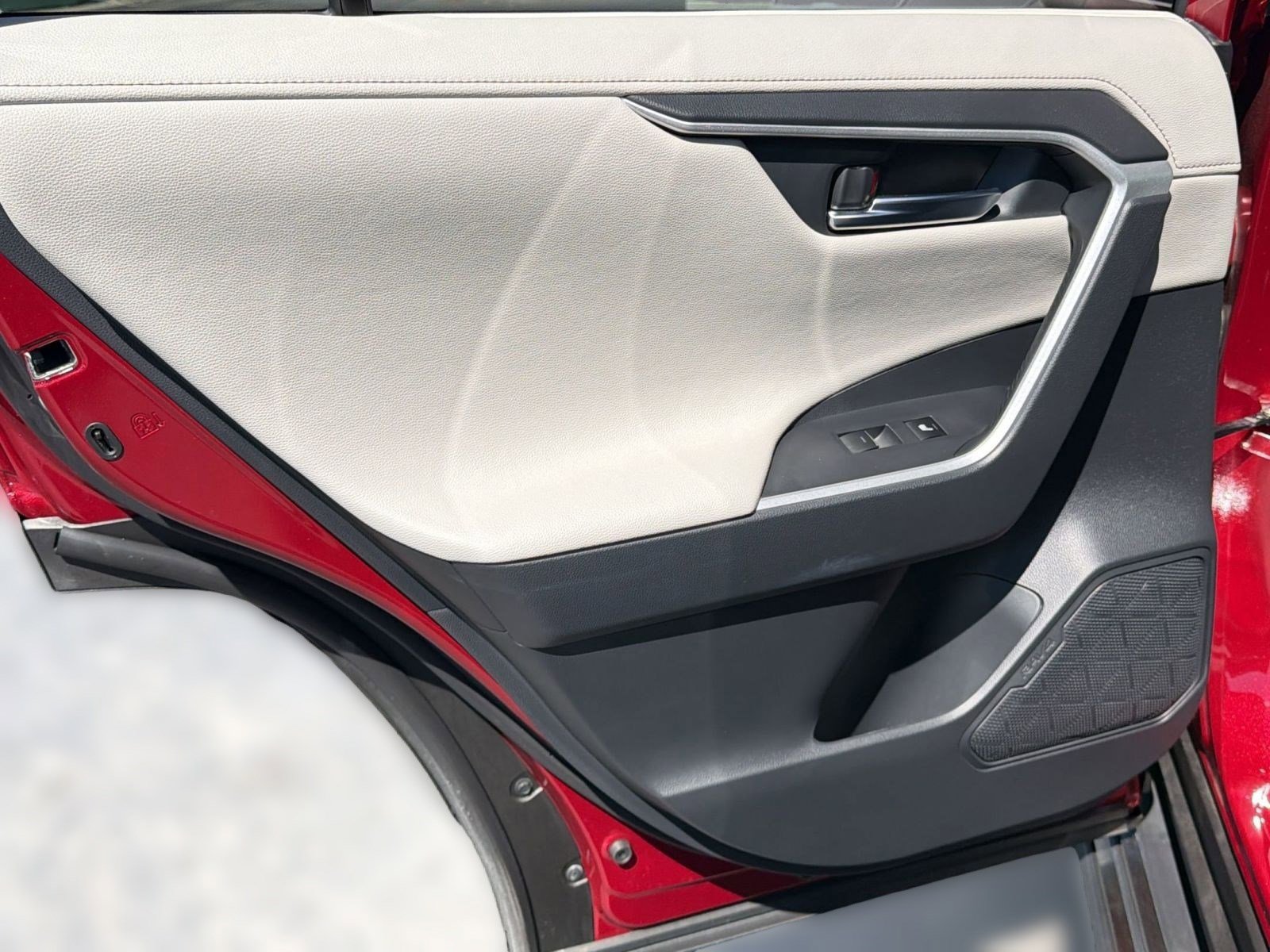 Used 2024 Toyota RAV4 Limited w/ Advanced Technology Package image 28