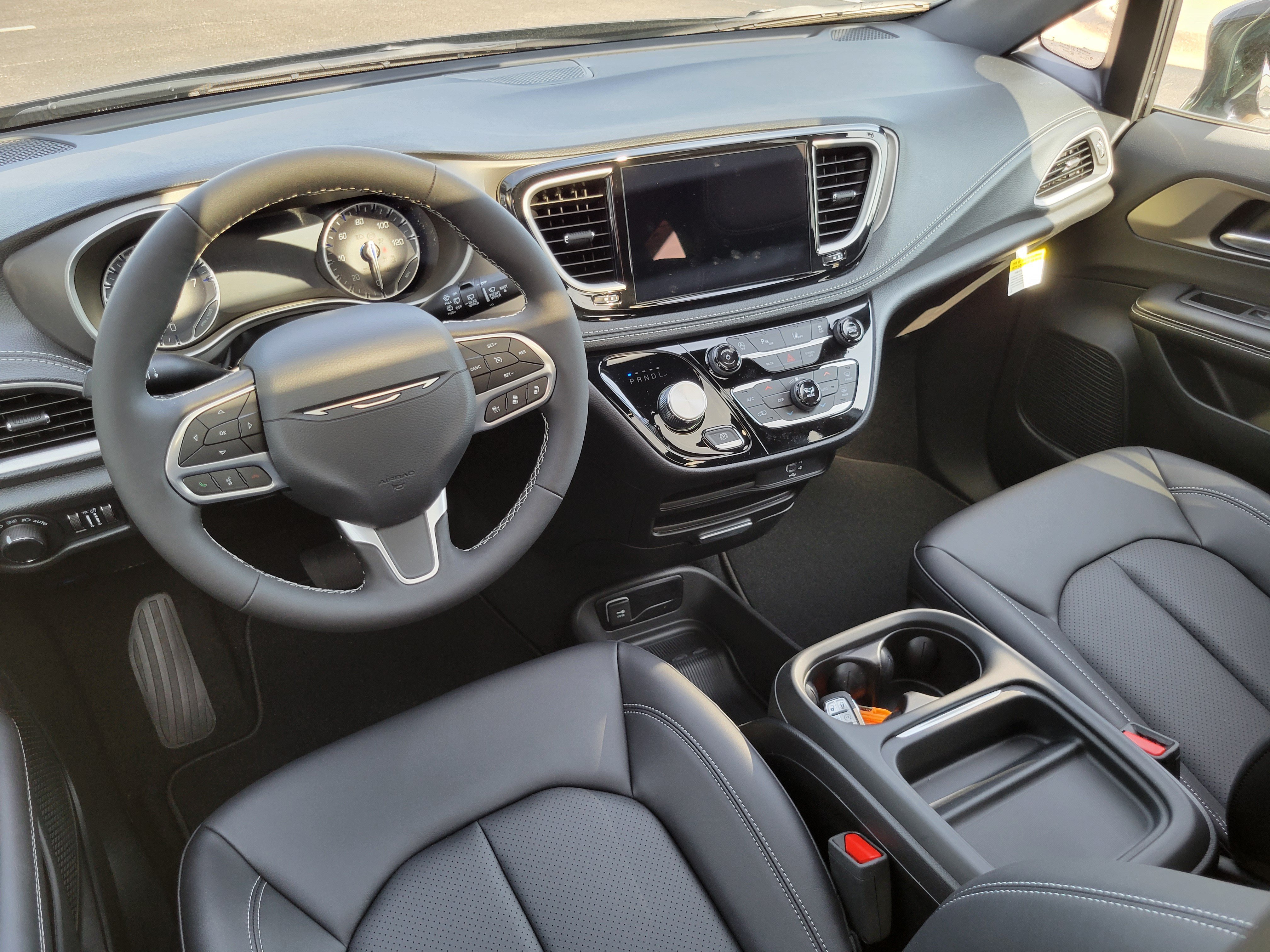 New 2027 Chrysler Pacifica Select FWD image 18