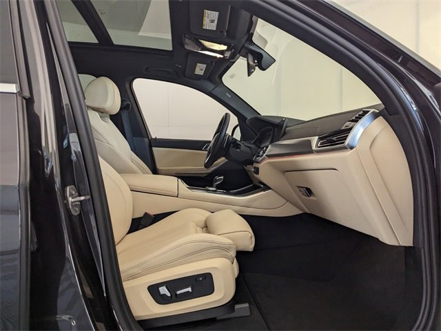 Used 2022 BMW X5 sDrive40i w/ Premium Package image 19
