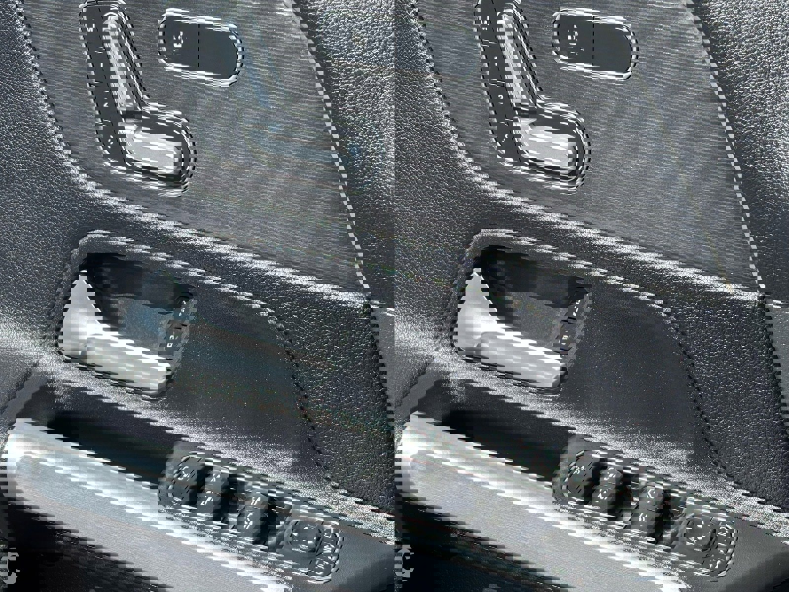 Used 2023 Mercedes-Benz GLB 250 image 23