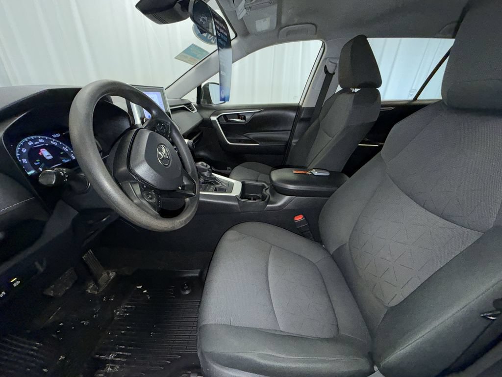 Used 2023 Toyota RAV4 XLE AWD/4WD image 3