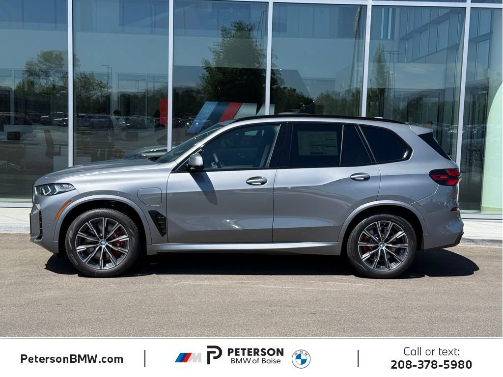 New 2026 BMW X5 xDrive50e w/ M Sport Package AWD/4WD image 2