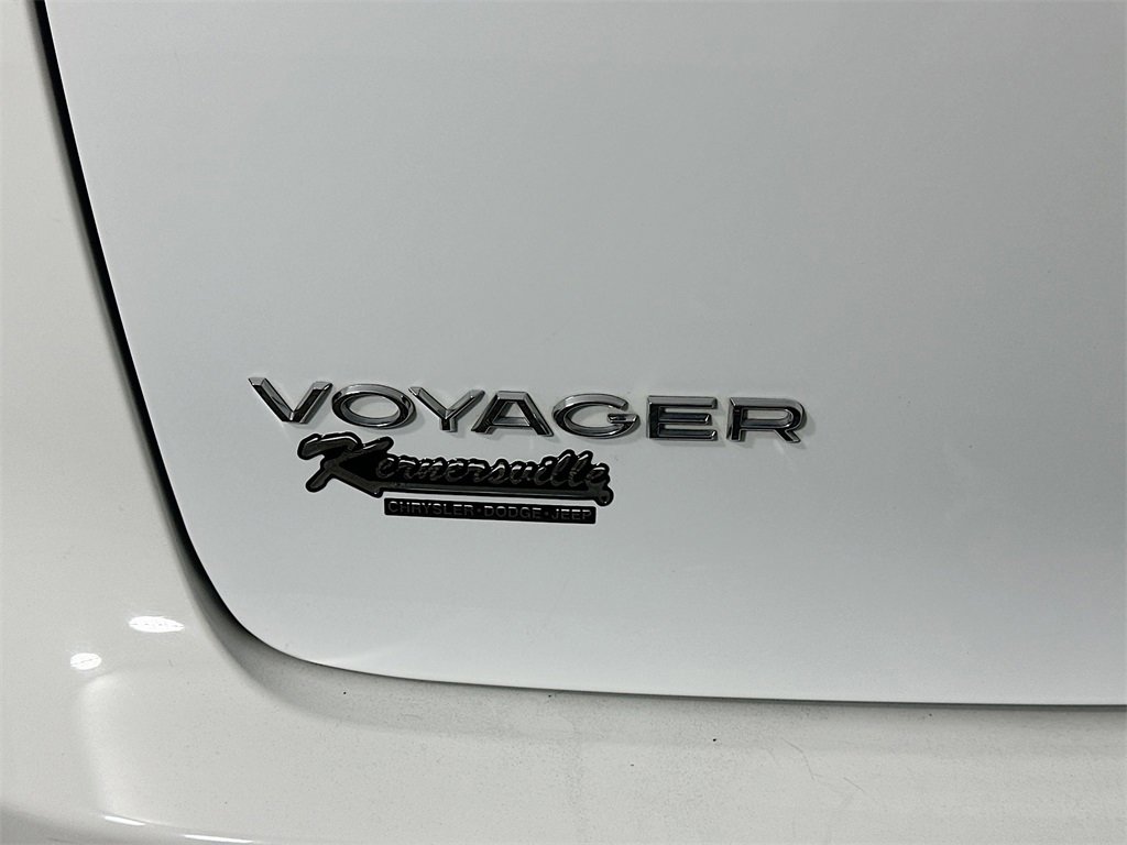 Used 2023 Chrysler Voyager LX image 29
