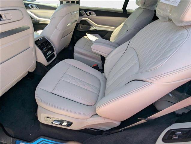 New 2026 BMW X7 M60i image 15