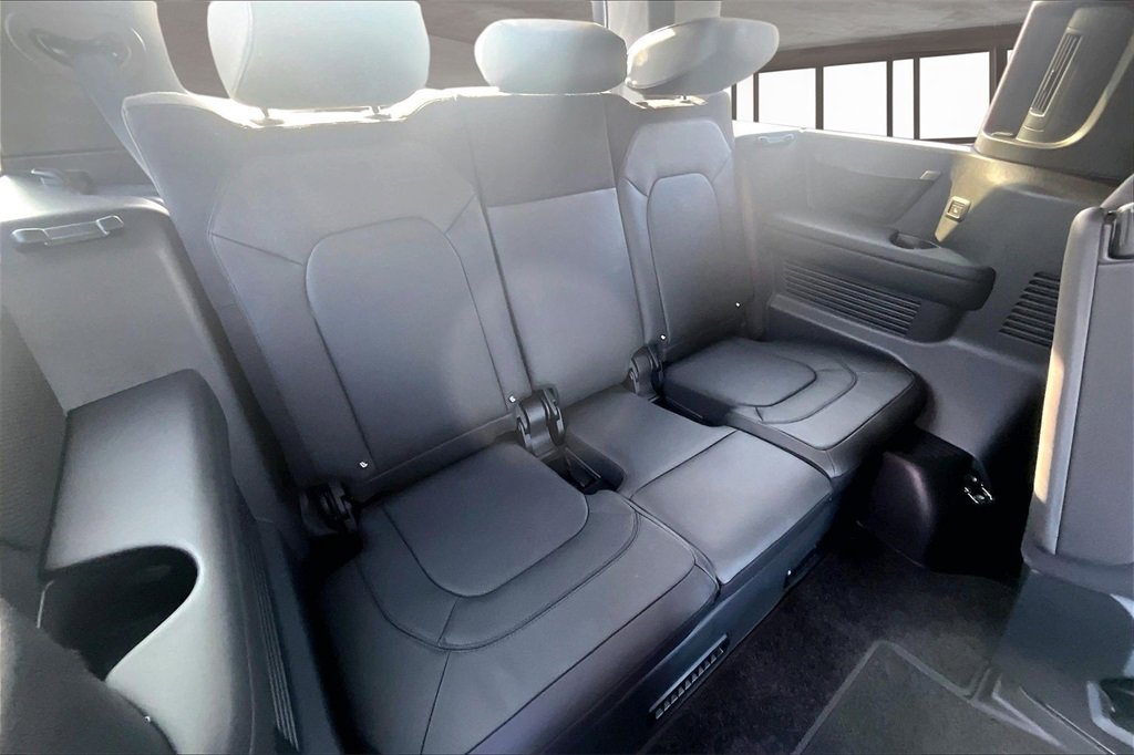 Used 2025 Land Rover Defender 130 X image 29