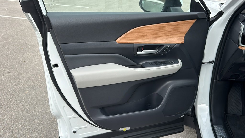 New 2026 Toyota Grand Highlander Limited image 13