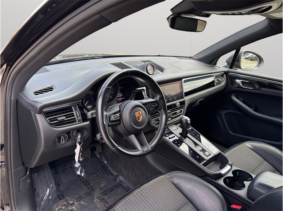 Used 2023 Porsche Macan Turbo image 6