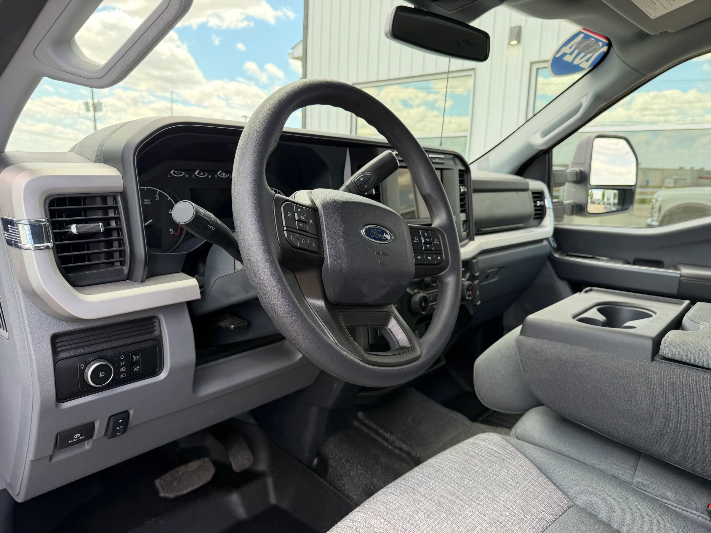 Used 2024 Ford F550 4x4 Crew Cab Super Duty w/ XLT Value Package image 15
