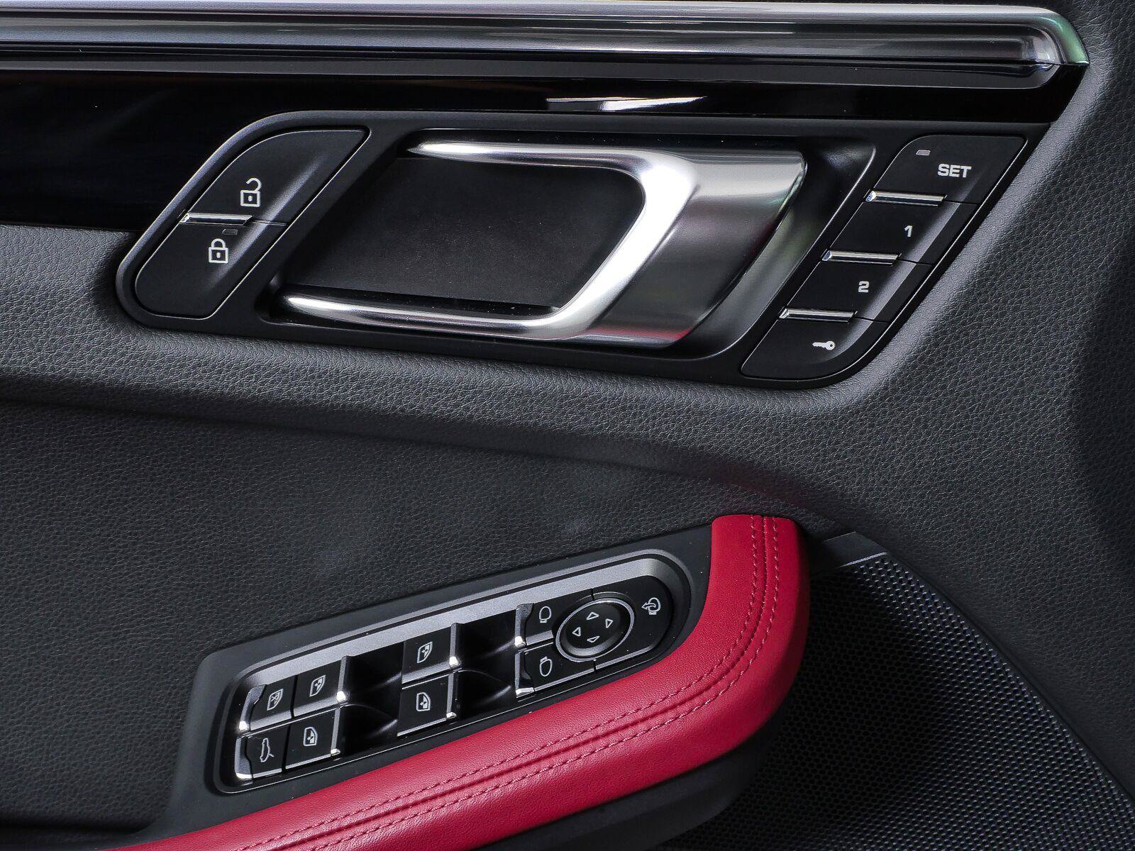 Certified 2026 Porsche Macan AWD/4WD image 6