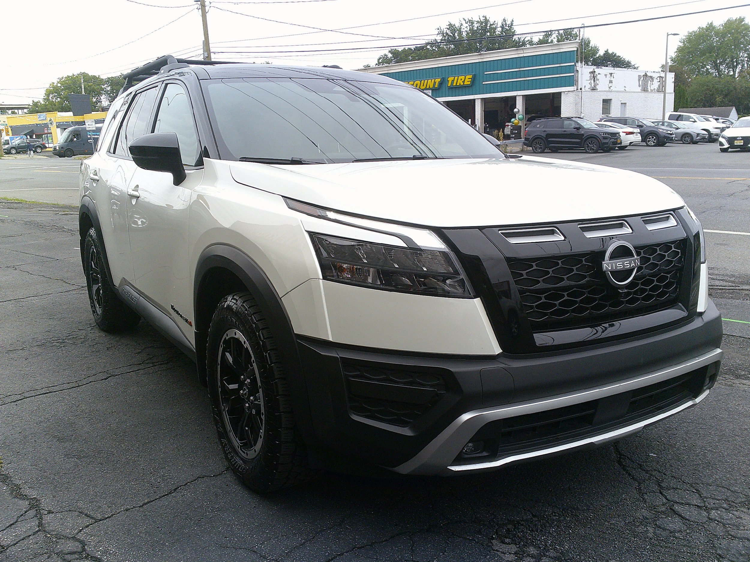 Used 2024 Nissan Pathfinder Rock Creek AWD/4WD image 12