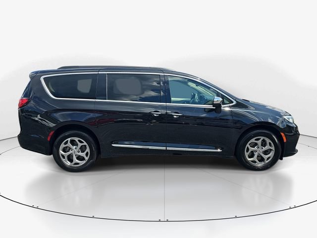 Used 2023 Chrysler Pacifica Limited w/ Uconnect Theater Family Group AWD/4WD video 3