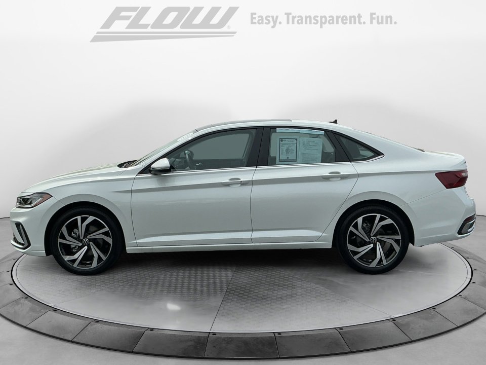 Used 2025 Volkswagen Jetta SEL image 5