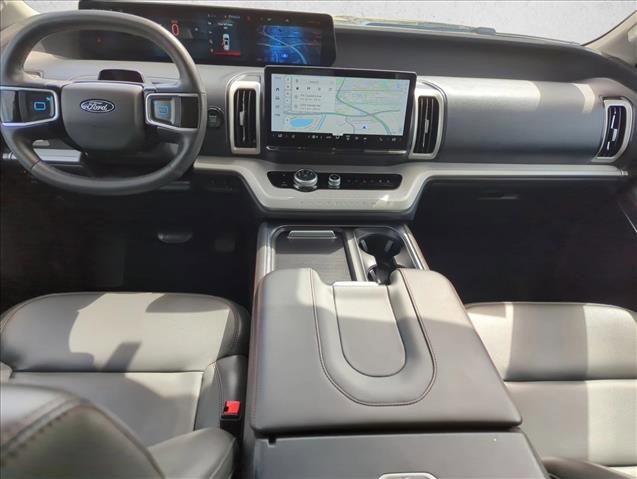 Used 2025 Ford Expedition Active image 20