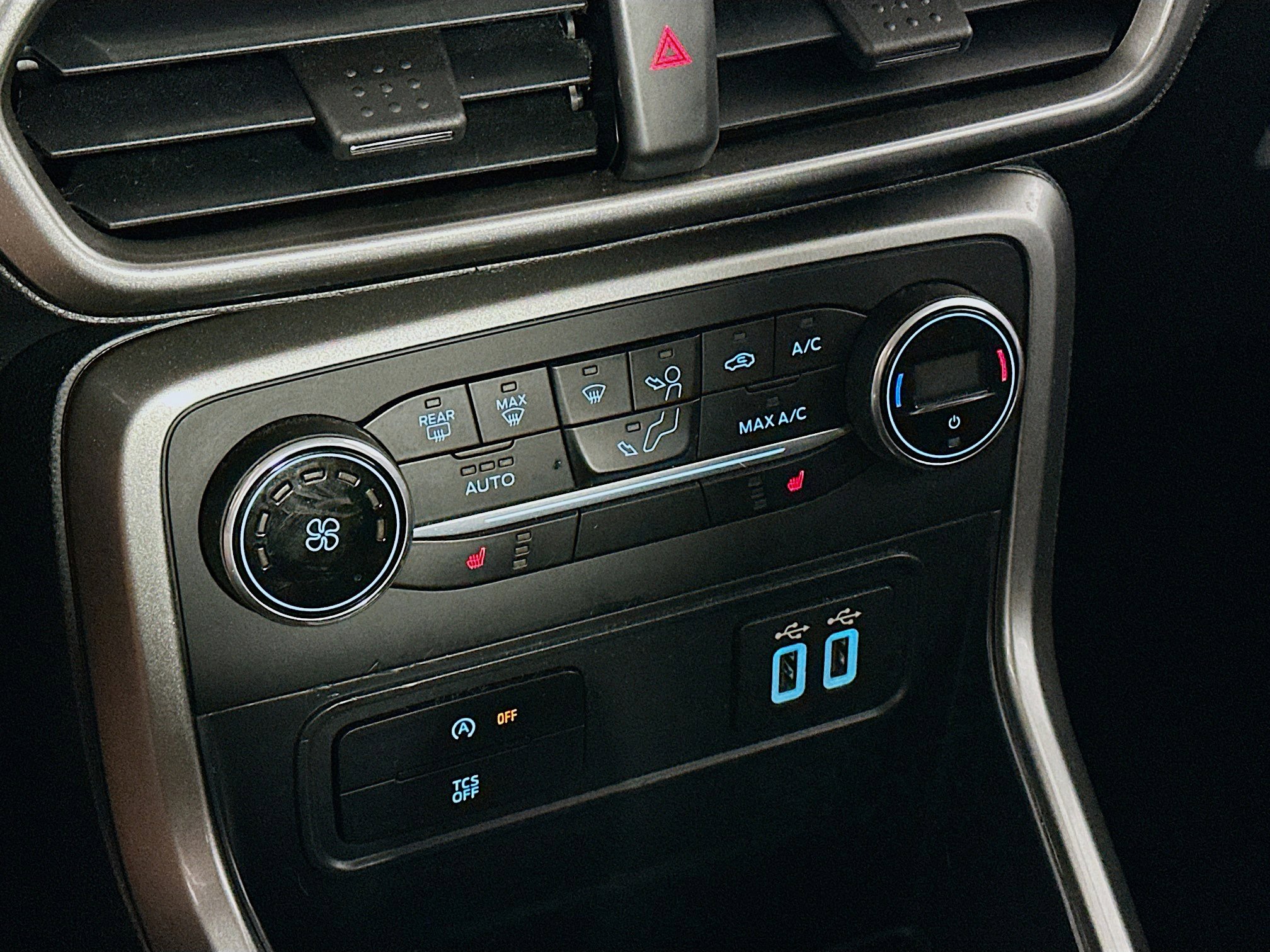 Used 2020 Ford EcoSport SE w/ SE Convenience Package image 24