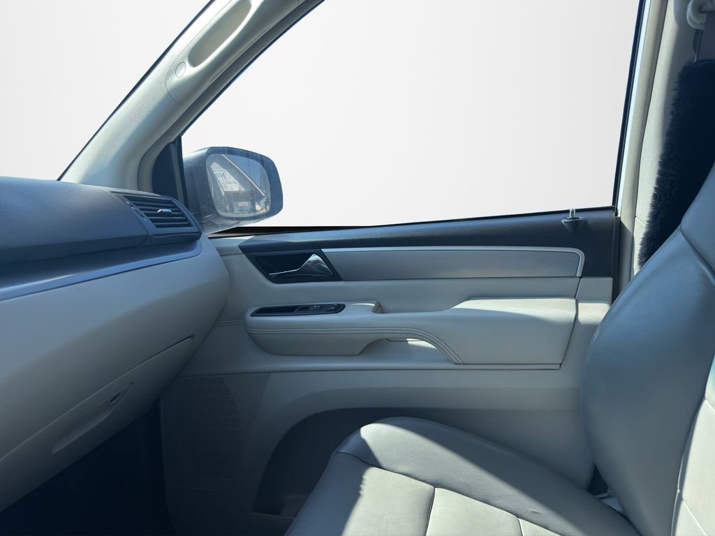 Used 2009 Volkswagen Routan SEL image 33