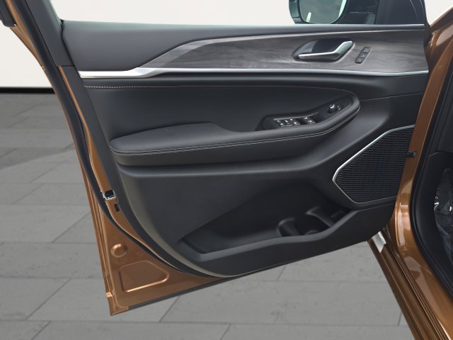 New 2026 Jeep Grand Cherokee L Limited AWD/4WD image 10