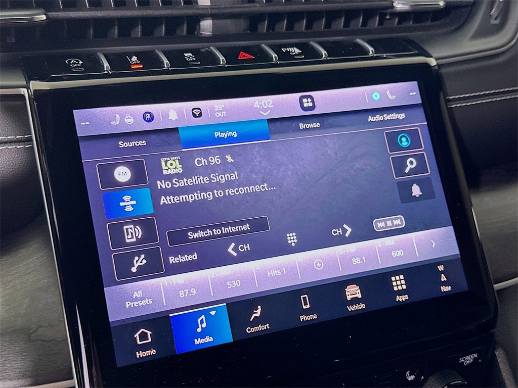 Used 2025 Jeep Grand Cherokee L Limited w/ Black Appearance Package image 32