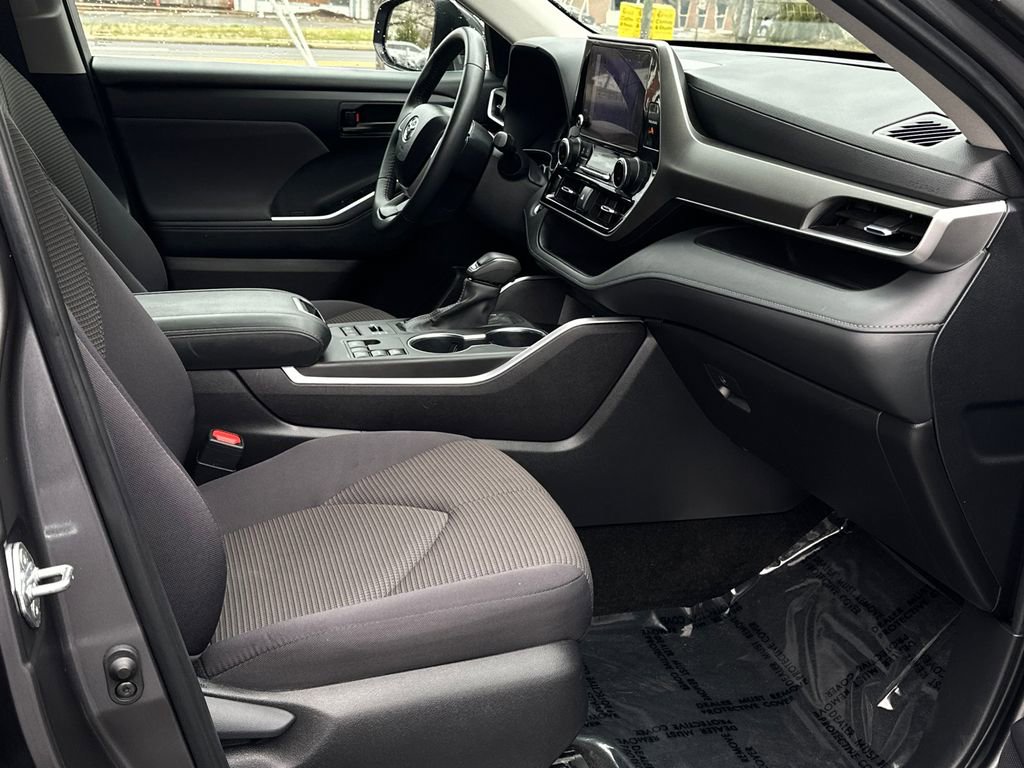 Used 2024 Toyota Highlander LE image 10