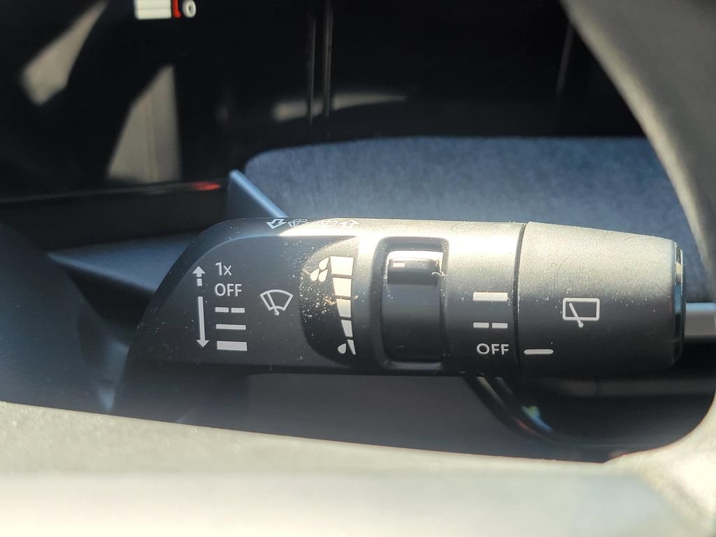 Used 2025 Nissan Kicks SV AWD/4WD image 20