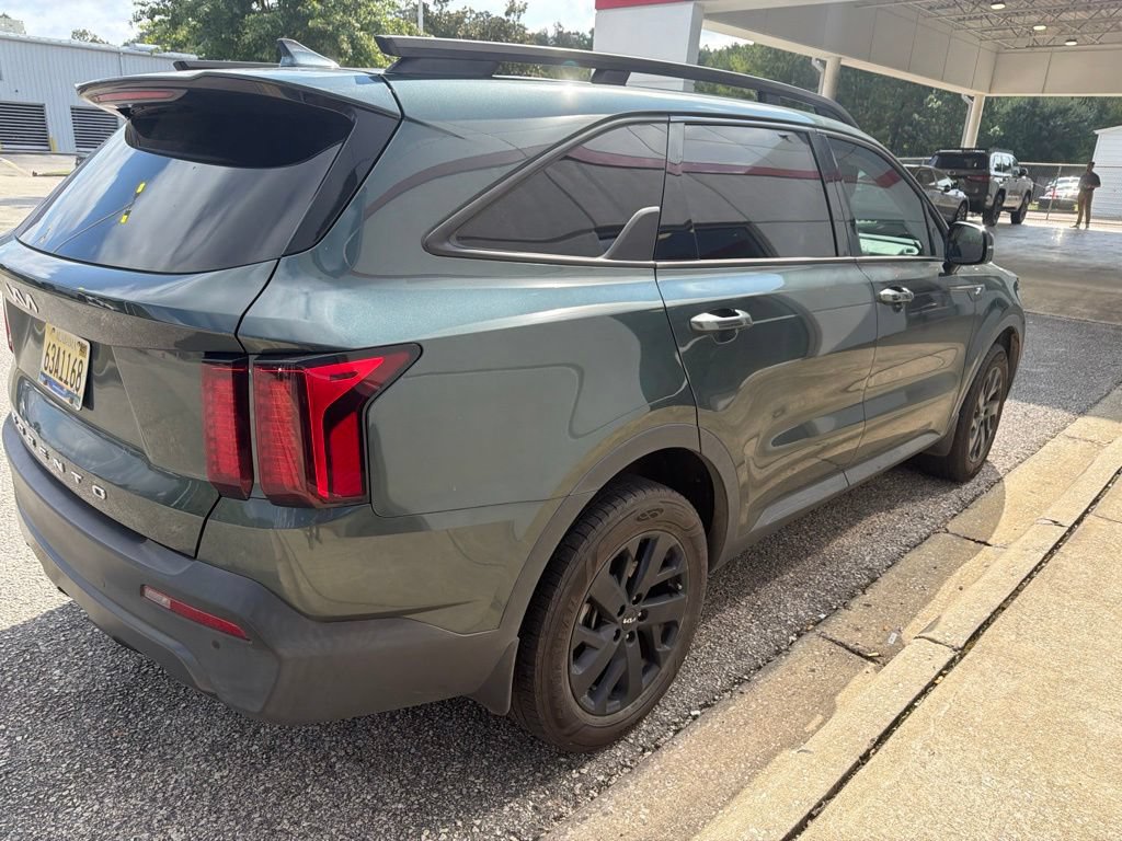 Used 2022 Kia Sorento S w/ Panoramic Sunroof Package AWD/4WD image 3
