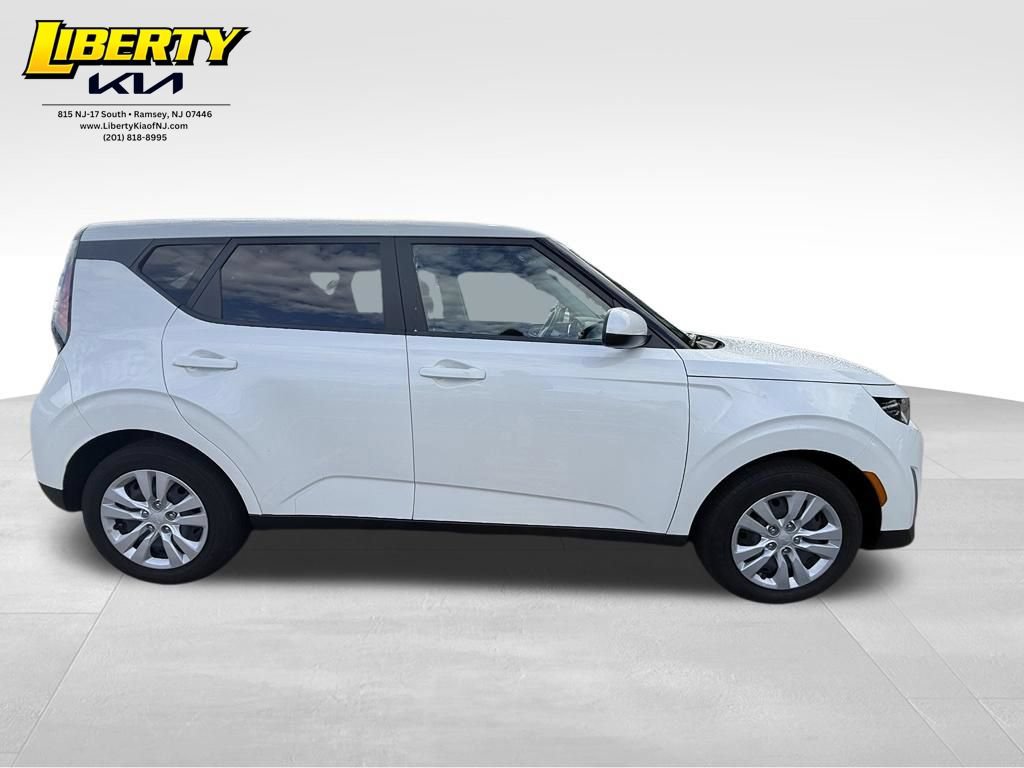 Used 2023 Kia Soul LX FWD image 8