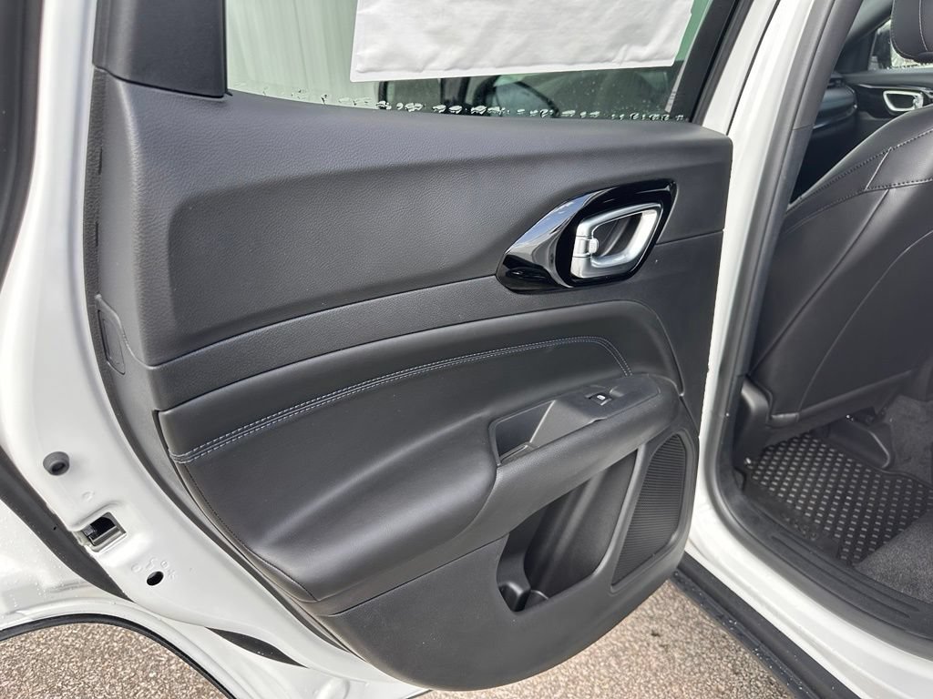 New 2026 Jeep Compass Latitude AWD/4WD image 15