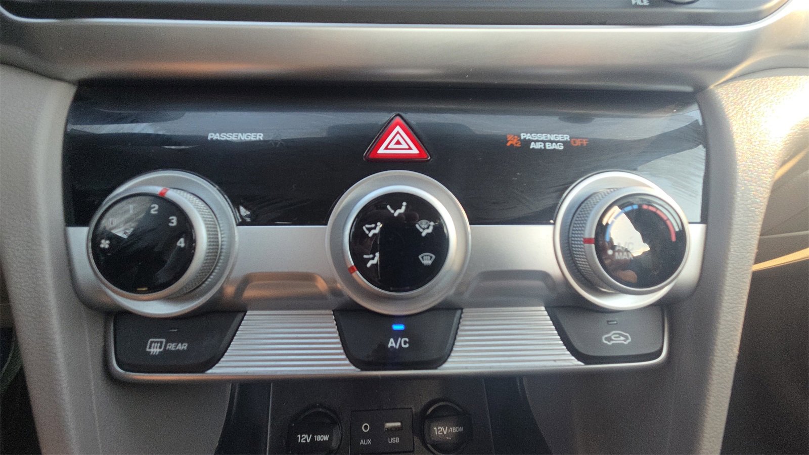 Used 2019 Hyundai Elantra SE image 24