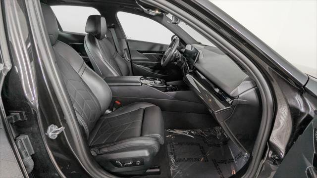 Used 2025 BMW 530i w/ Premium Package RWD image 23