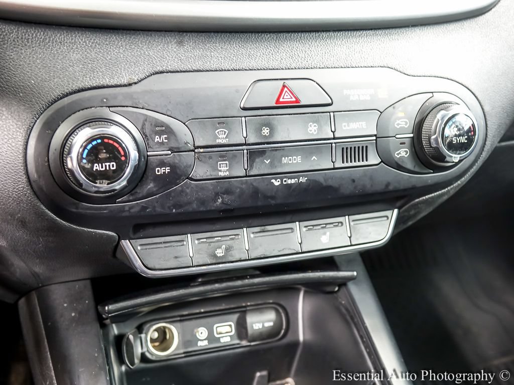 Used 2017 Kia Sorento AWD w/ LX Convenience Package image 16