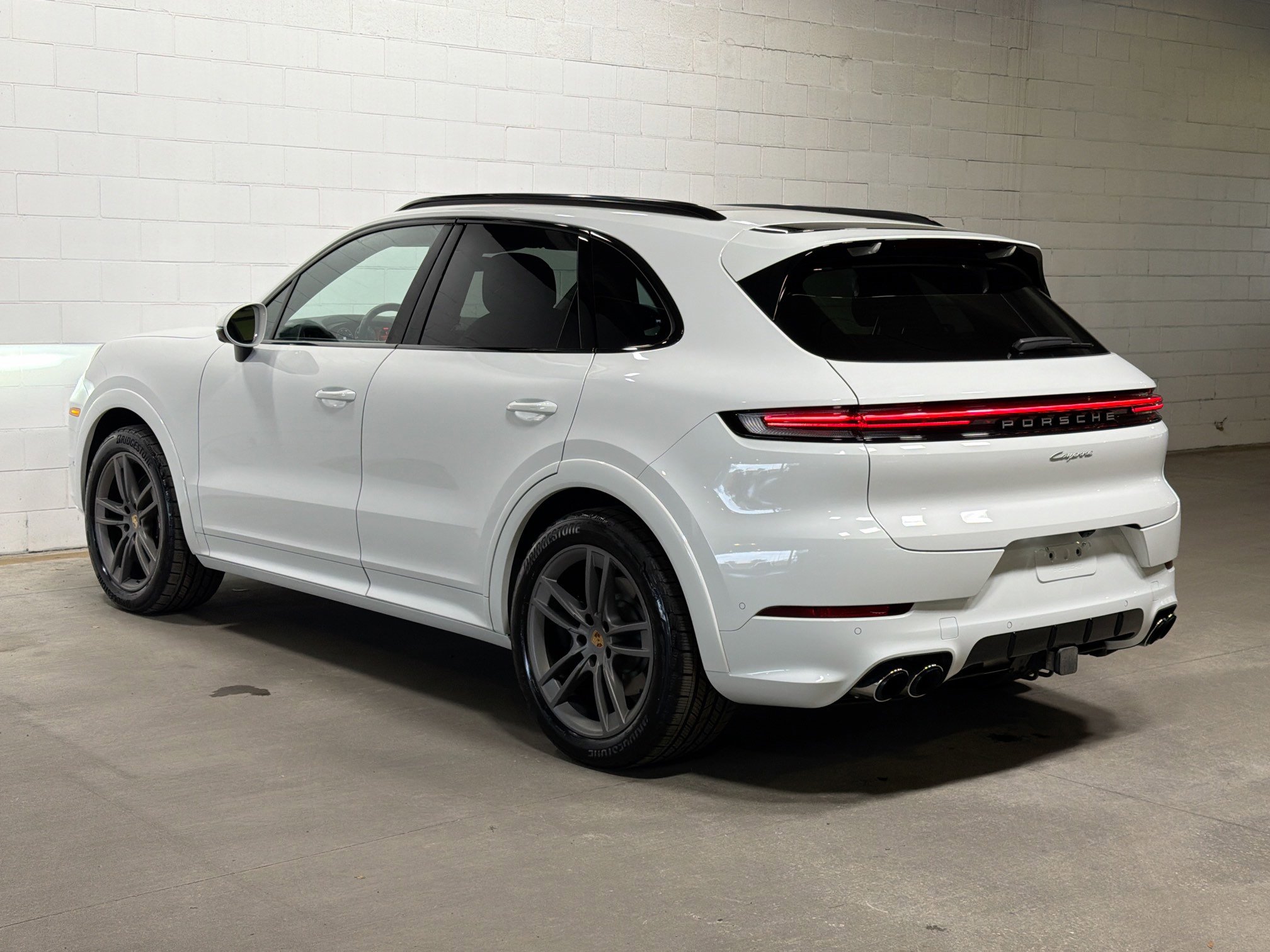 Used 2025 Porsche Cayenne image 3