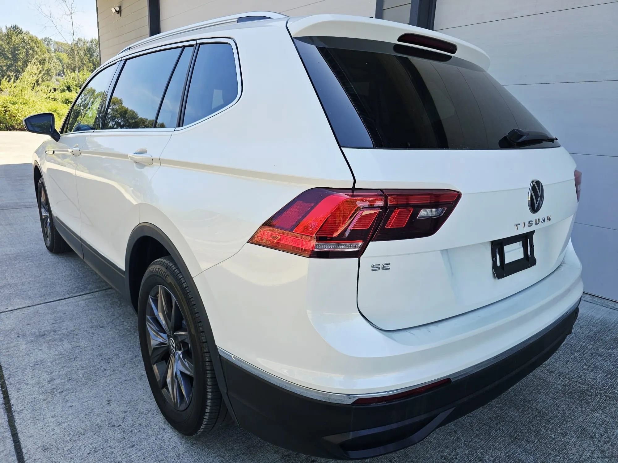 Used 2023 Volkswagen Tiguan SE image 3