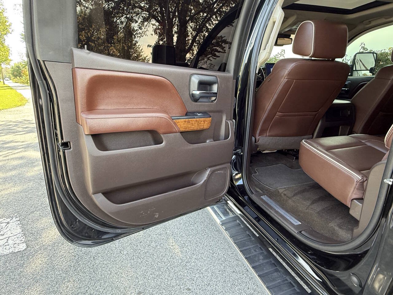 Used 2017 Chevrolet Silverado 2500 High Country w/ Duramax Plus Package AWD/4WD image 22