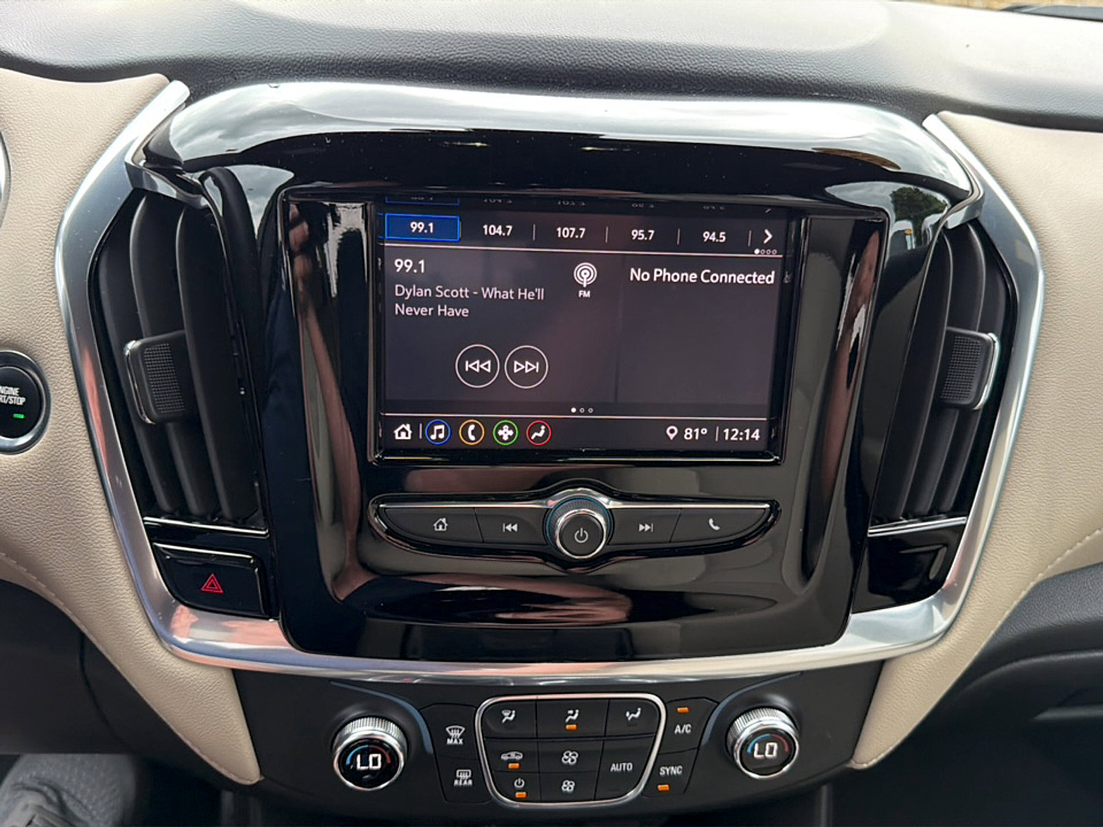 Used 2022 Chevrolet Traverse LS AWD/4WD image 16