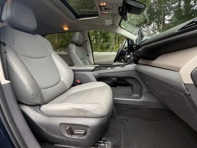 Used 2022 Toyota Sienna XLE FWD image 24
