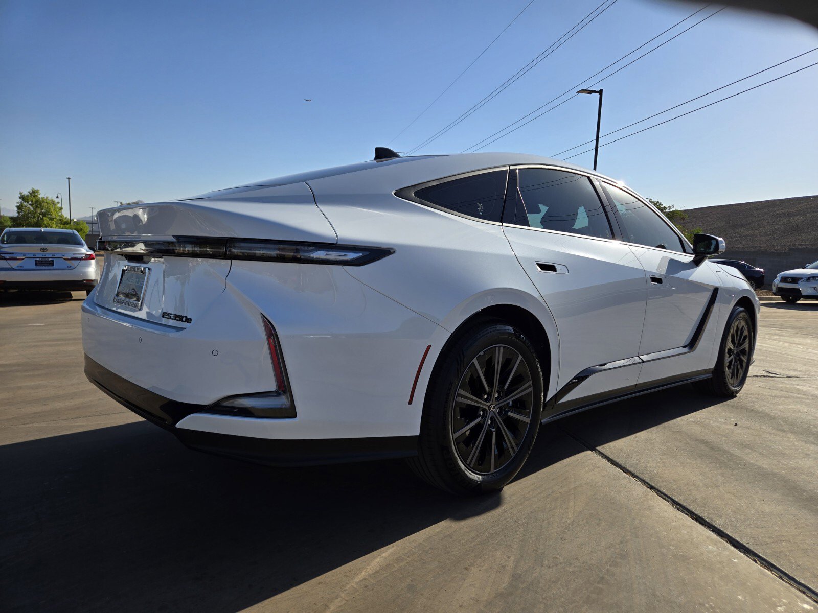 New 2026 Lexus ES 350e FWD image 3