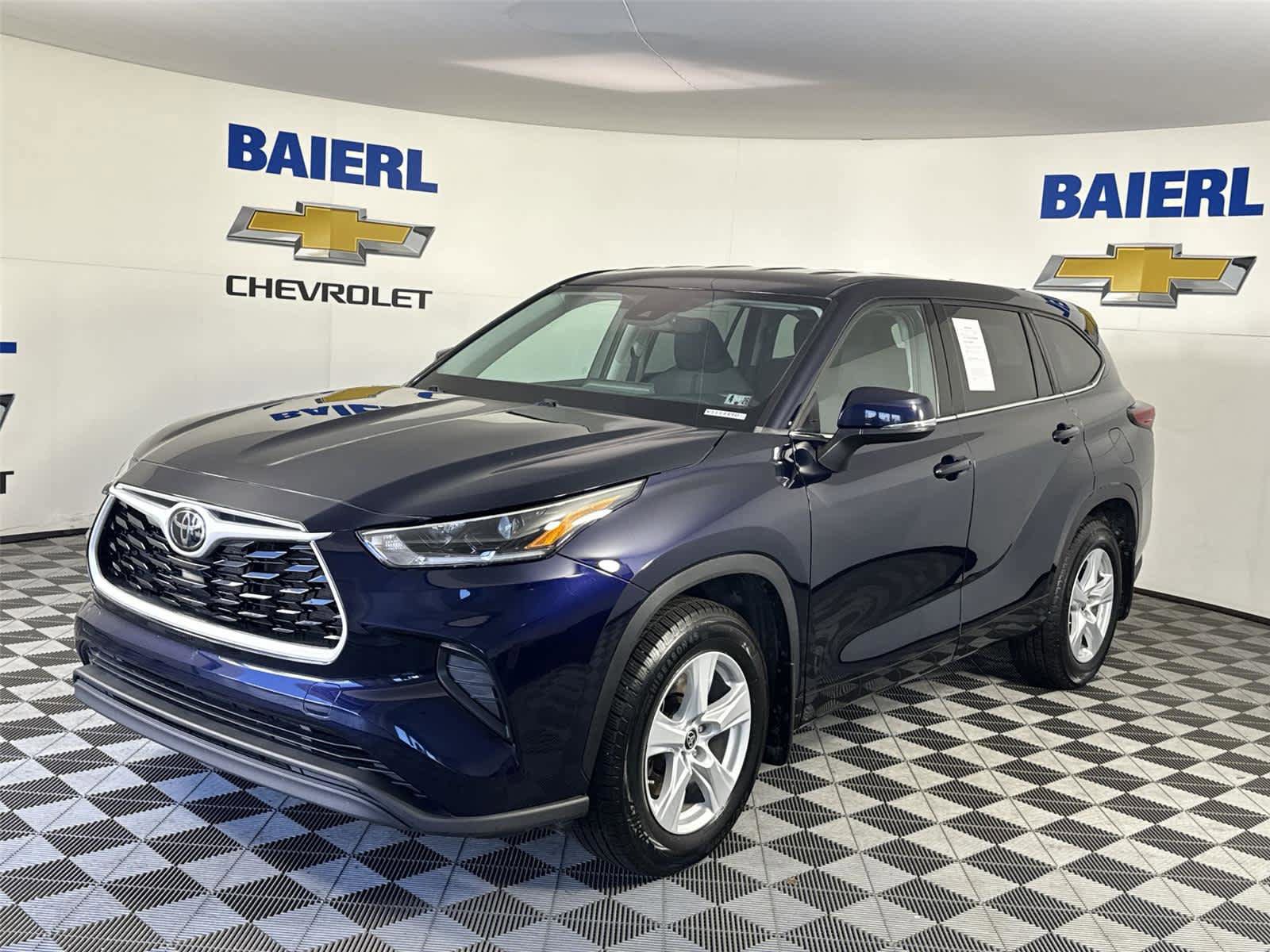 Used 2021 Toyota Highlander L AWD/4WD image 1
