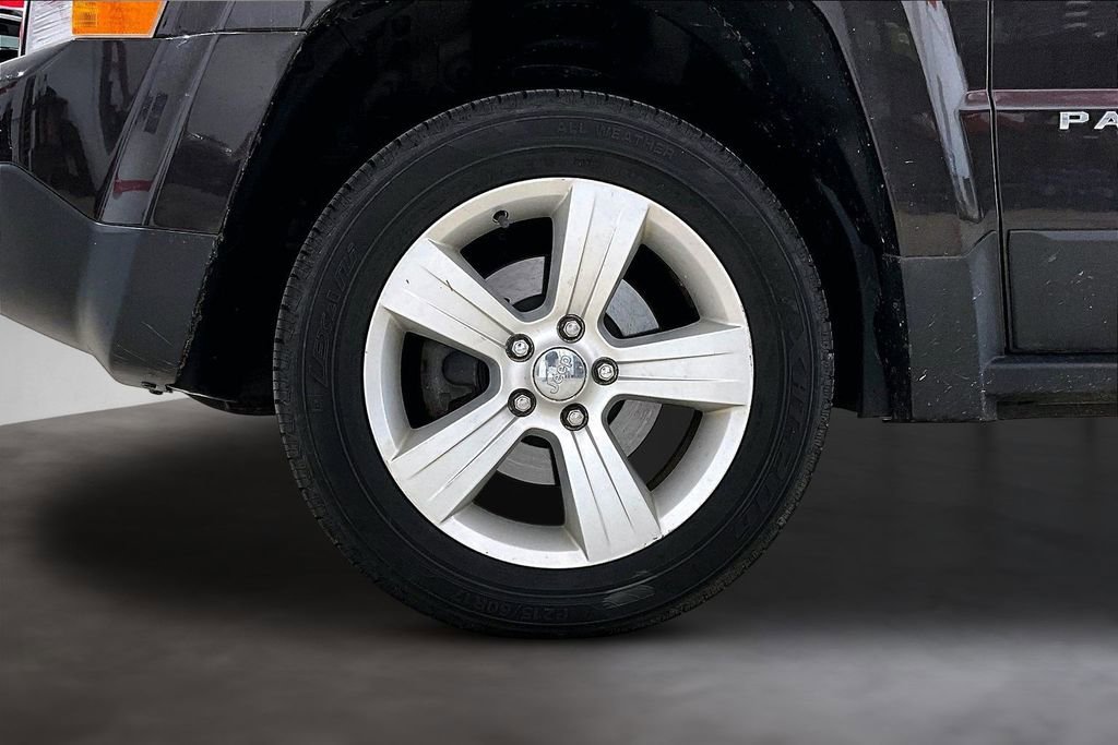 Used 2014 Jeep Patriot Limited w/ Sun/Sound Group AWD/4WD image 10