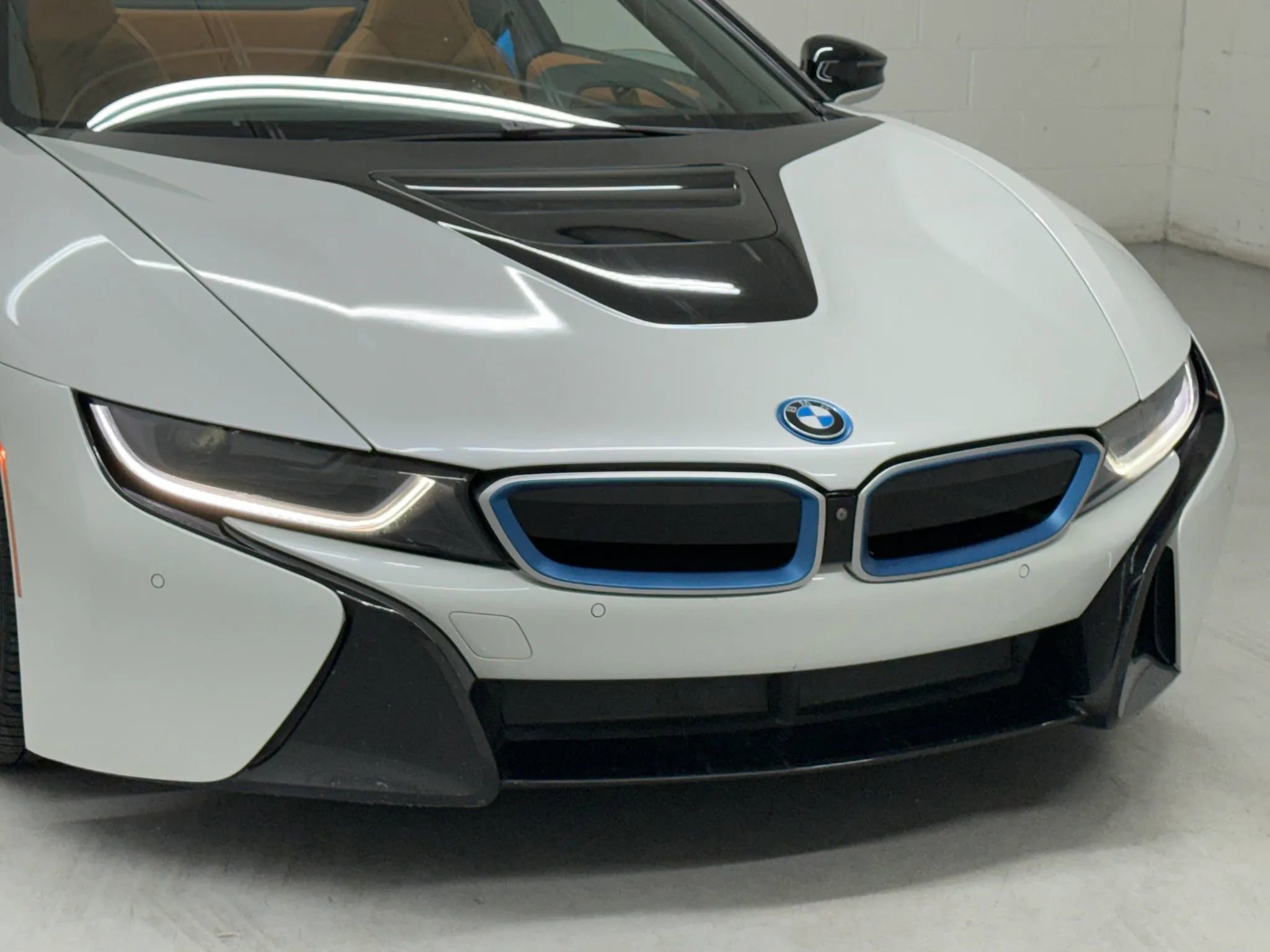 Used 2019 BMW i8 Roadster image 30