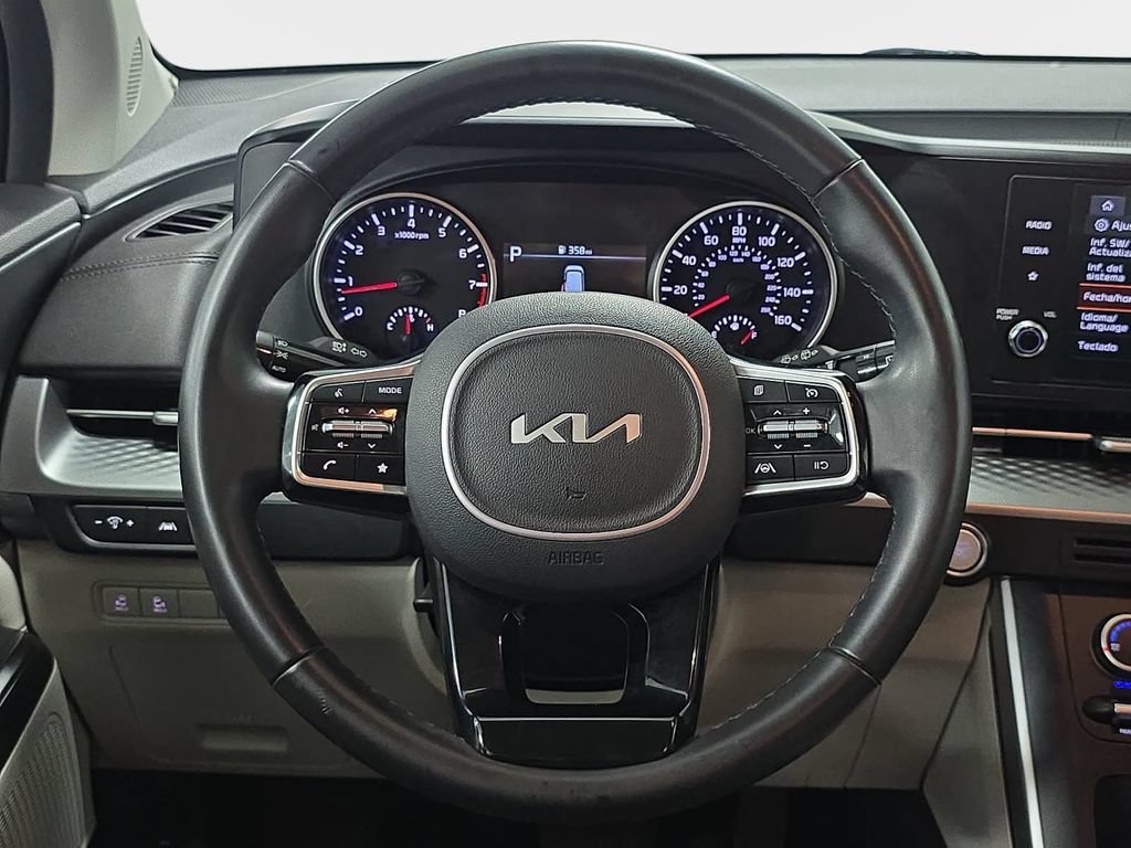 Used 2022 Kia Carnival LX FWD image 13