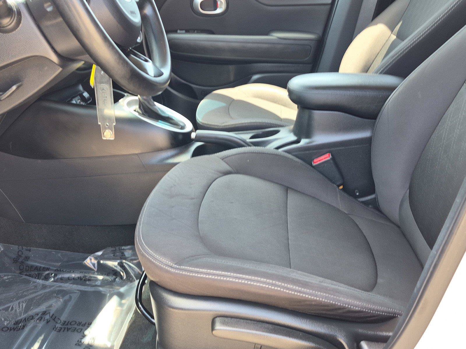 Used 2015 Kia Soul FWD image 18