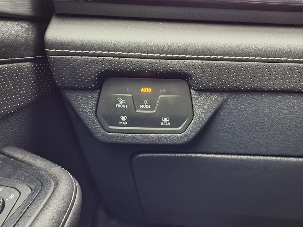 Used 2025 Volkswagen Atlas Cross Sport SE image 15