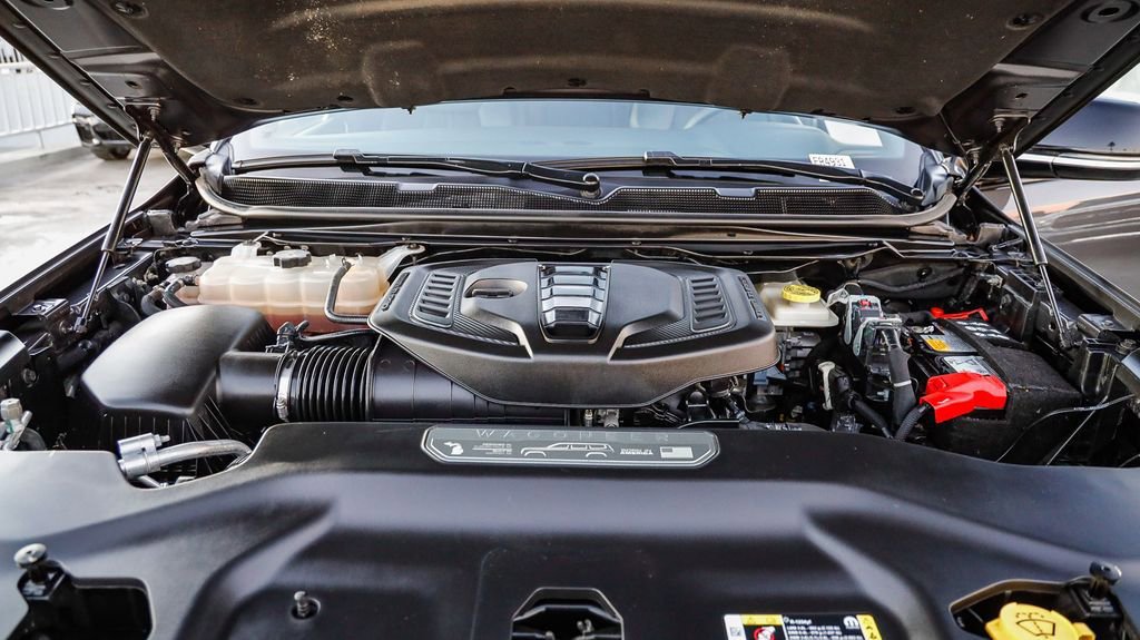 Certified 2024 Jeep Wagoneer L Series II w/ Flexible Seating Group image 28